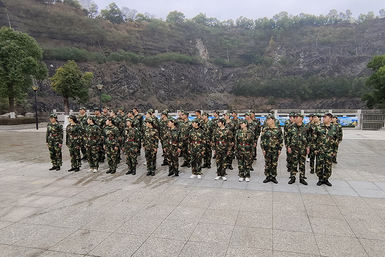 快猫成人短视频全体参训人员动作整齐划一