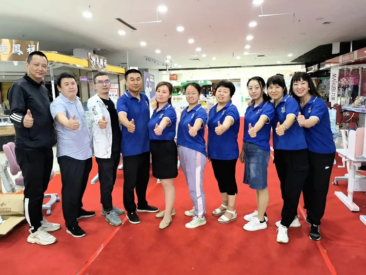 快猫成人短视频快猫最新网址鄂尔多斯店爆破工作人员合影