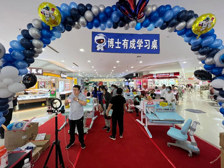 快猫成人短视频快猫最新网址鄂尔多斯店爆破活动现场