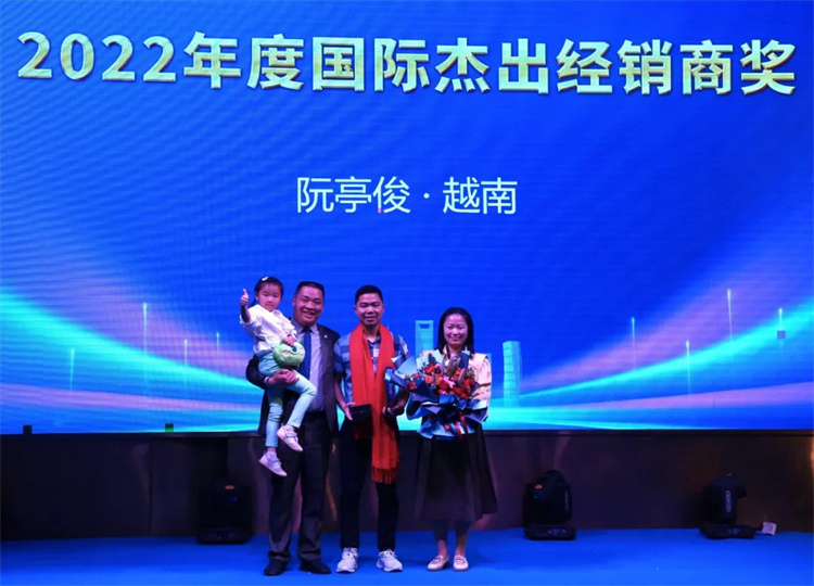 快猫成人短视频颁发国际杰出经销商奖