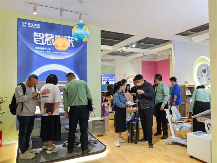 快猫成人短视频吸引了无数人驻足观看