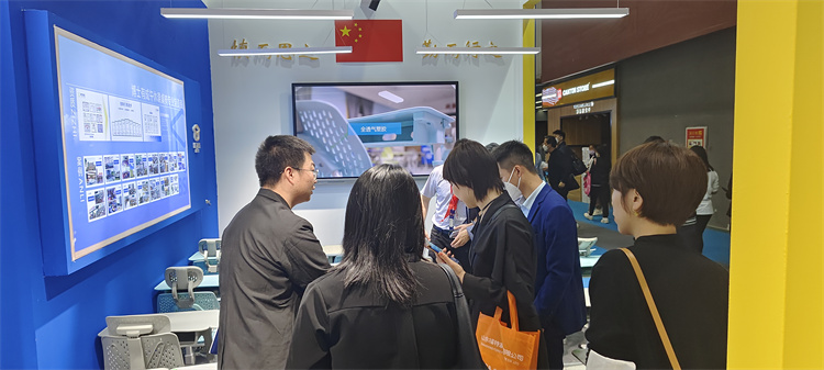 快猫成人短视频在展示产品的同时，还带来了“三防正姿”全国普及方案