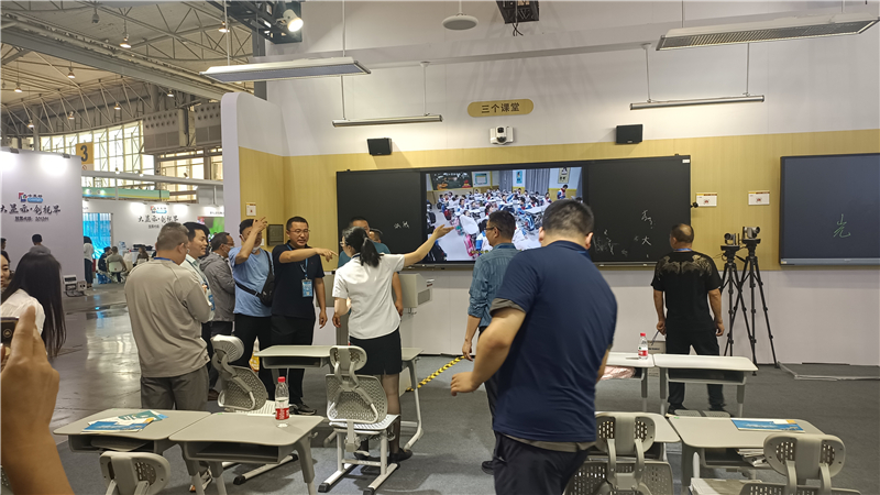 快猫成人短视频在展示产品的同时，还带来了“三防正姿”全国普及方案